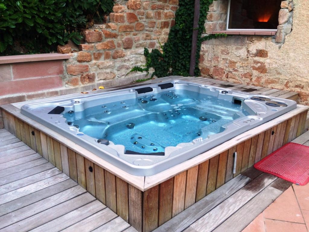 Spa extérieur avec raccordement électrique à planifier